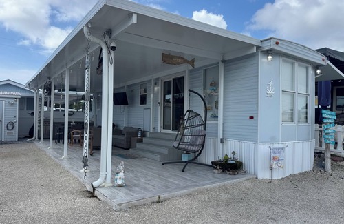 Key Largo Alquiler De RV | Anchor by the Sea Beautiful renovated camper with a fresh coastal design