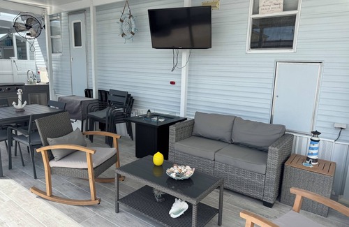 Key Largo Alquiler De RV | Anchor by the Sea Beautiful renovated camper with a fresh coastal design