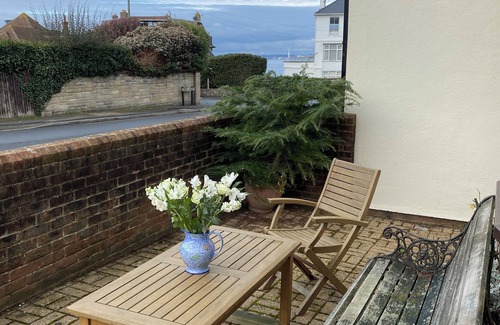Seaview Cabaña | Anchor Cottage holiday home by the sea, pet friendly, minutes walk to beach