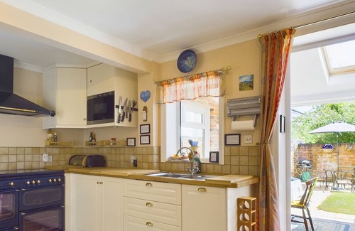 Ryde Casa | Anchor Down Close to the Beach Cafes and Restaurants