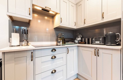 Weymouth Cabaña | Anchor House