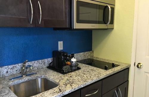 Chincoteague Hotel | Anchor Inn