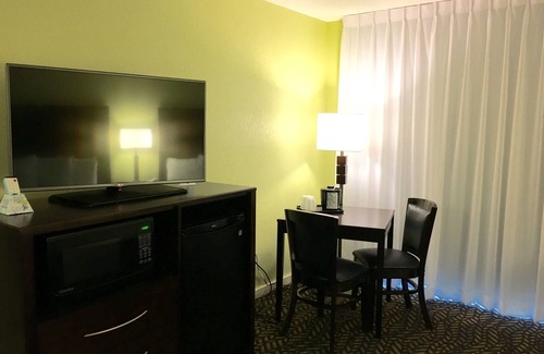 Chincoteague Hotel | Anchor Inn