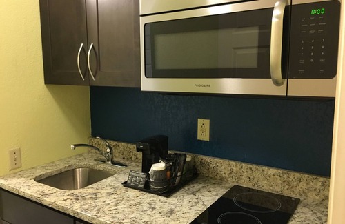 Chincoteague Hotel | Anchor Inn