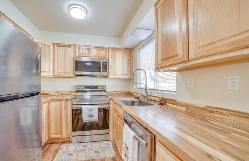 Midtown Anchorage Apartamento | Anchorage Apartment Rental with Mountain Views!