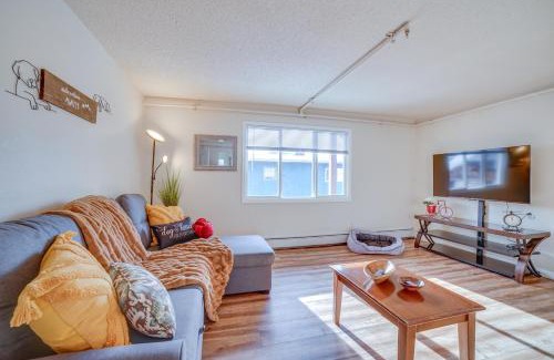 Midtown Anchorage Apartamento | Anchorage Apartment Rental with Mountain Views!