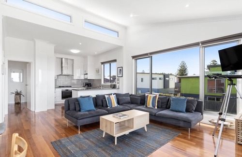 Apollo Bay Casa | Anchorage - rare property on ocean side of the Great Ocean Road