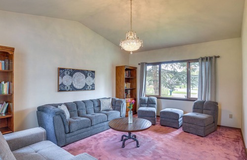 Northeast Anchorage Casa | Anchorage Retreat: Walk to Cheney Lake Park!