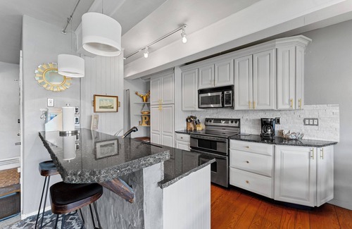 Dillon Apartamento | Anchorage West Condos Building 10, Unit #105