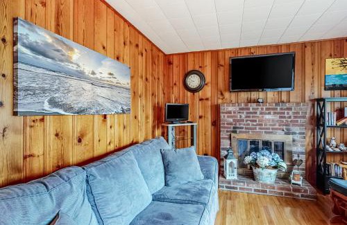 Bass River Casa | Anchors Await