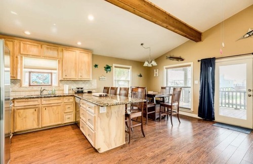 San Luis Casa | Anchors Away! Comfortable Beach and Fishing Getaway