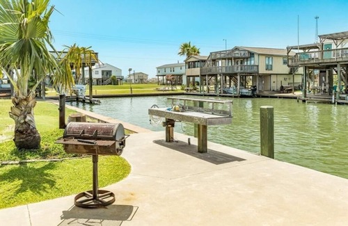 San Luis Casa | Anchors Away! Comfortable Beach and Fishing Getaway