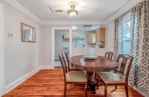 North Charleston Casa | Anchors Away in Park Circle with King Suite