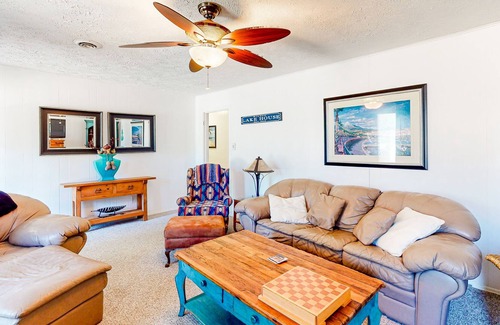 Gordonville Casa | Anchors Away @ Lake Texoma | House in Pottsboro with large yard & full kitchen
