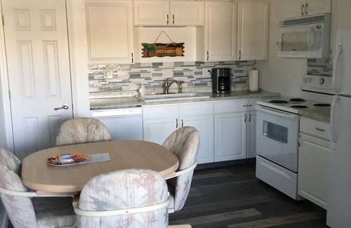 Lake Ozark Condominio | JUST LISTED - RECIENTEMENTE REMODELADO - SITUADO JUST OFF BAGNELL STRIP