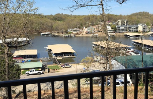 Lake Ozark Condominio | JUST LISTED - RECIENTEMENTE REMODELADO - SITUADO JUST OFF BAGNELL STRIP