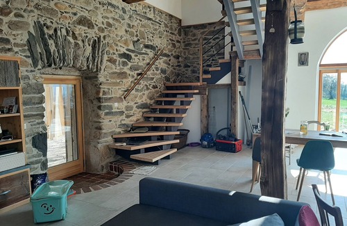 La Pierre Otro | Ancien Corps de Ferme Rénové au Pied des Montagnes, Idéal Pour les Familles