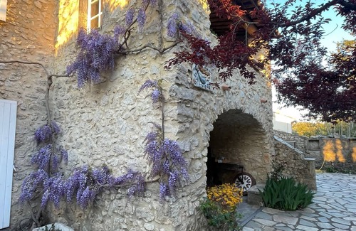 Labastide-de-Virac Casa | Ancien mas Provençal Restauré sur les Hauts D'un Village de Caractère