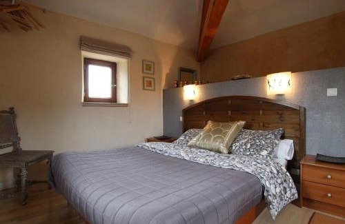 Retournac Casa | Ancien pigeonnier restauré avec terrasse, terrain clos et équipements bébé à Sarlanges, Retournac - FR-1-582-167
