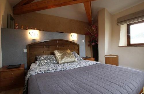 Retournac Casa | Ancien pigeonnier restauré avec terrasse, terrain clos et équipements bébé à Sarlanges, Retournac - FR-1-582-167