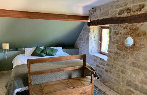 Saint-Merd-les-Oussines Cama Y Desayuno | Ancien Prieure Chambre King Size avec sauna et bain nordique privatifs en extérieur