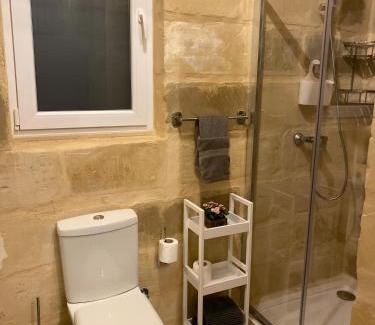 Gudja Casa | Ancient Maltese House with modern interior 3 min away from Airport TAL-PINU