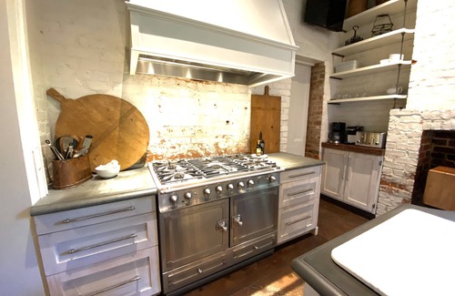 Lower Garden District Casa | Ultimate Garden District Stay