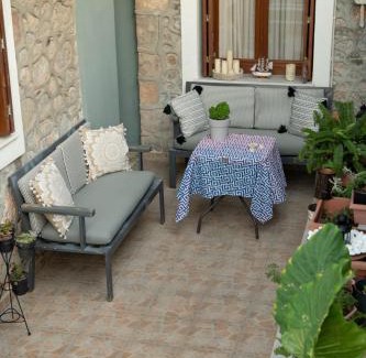 Lesvos Apartamento | Ancient port house
