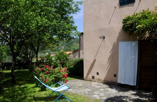 Serravalle Pistoiese Casa | Restaurada casa con jardín en pueblo medieval - El jardín secreto