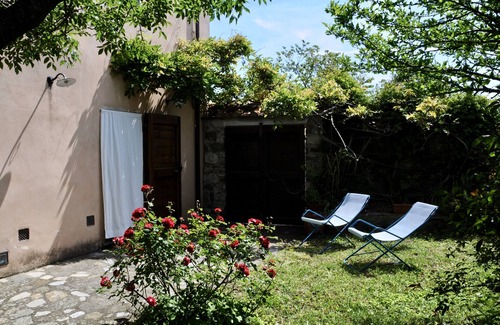 Serravalle Pistoiese Casa | Restaurada casa con jardín en pueblo medieval - El jardín secreto