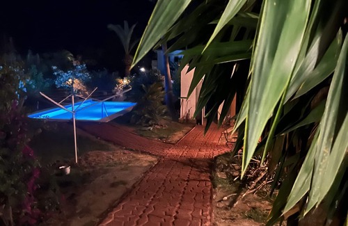 Urbanizacion Marbessa Casa | Andaluz 4 camas casa de vacaciones a 400 metros de la playa, amplio jardín