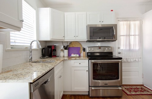 Mango Groves Casa | Anderson House Historical Cottage