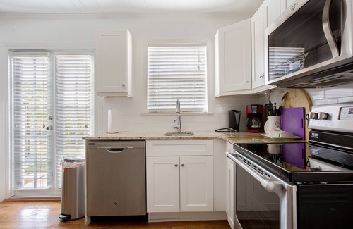 Mango Groves Casa | Anderson House Historical Cottage