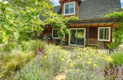 Anderson Valley Casa | Hilltop Philo propiedad rodeada de viñedos y Vistas