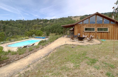 Anderson Valley Casa | Hilltop Philo propiedad rodeada de viñedos y Vistas