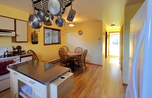 Juan de Fuca Electoral Area Casa | Andover Cottage: Confortable casa familiar con jacuzzi, linda vista.