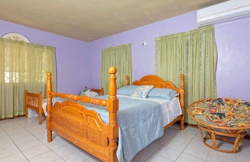 Tryall Casa | Andrea's Retreat - Spacious w/full kitchen *Walk to 🏖WiFi +AC