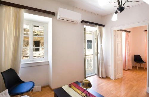 Old Town Apartamento | Andrew's Old Town Apartment by CorfuEscapes
