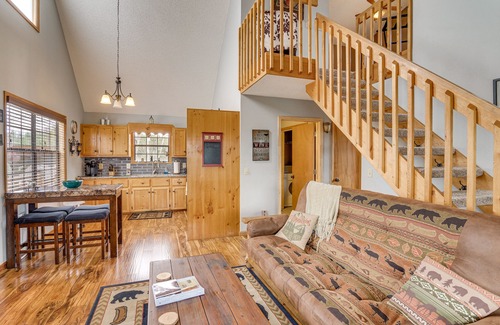 Andrews Cabina | Andrews Cabin w/ Fireplace, Deck & Mountain Views!