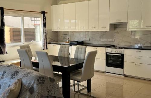 Limassol Apartamento | ANDRIA'S luxury family studio near Casino limassol