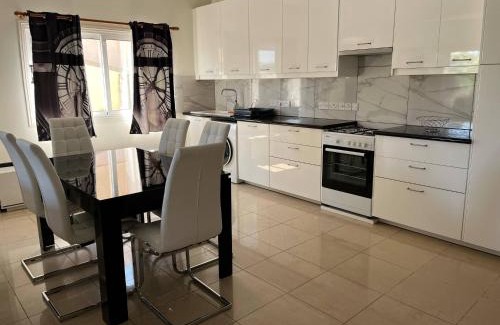 Limassol Apartamento | ANDRIA'S luxury family studio near Casino limassol
