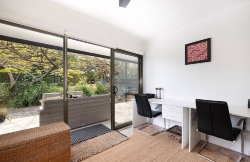 Warner Cabaña | Anembo Country Cottages, close to sporting venues, restaurants, hospitals, shops