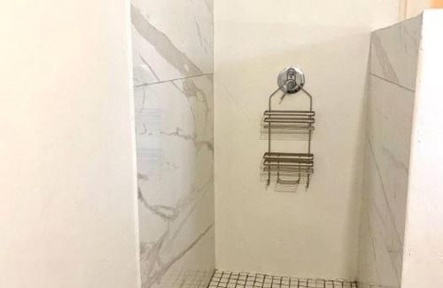 Assagay Casa | Angazi Guesthouse Unit 2 - Upmarket one bedroom apartment with pool