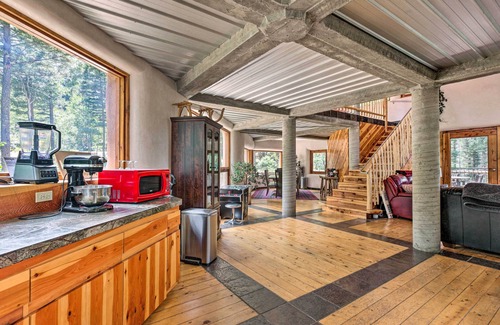 Angel Fire Cabina | Angel Fire Cabin w/ Deck ~ 2 Mi to Ski & Hiking!