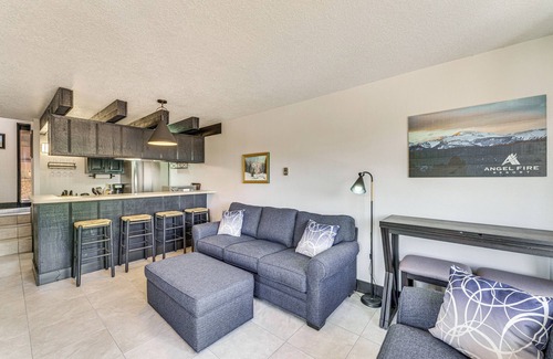 Angel Fire Condominio | Angel Fire Mountain Condo: Steps to Ski Resort!
