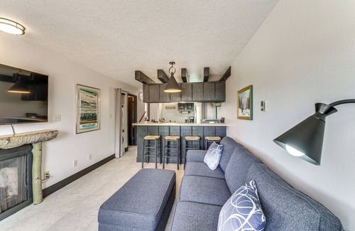 Angel Fire Condominio | Angel Fire Mountain Condo: Steps to Ski Resort!