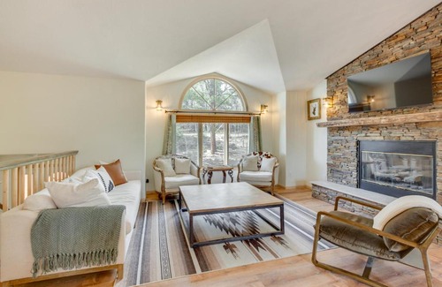 Angel Fire Casa | Angel Fire Rental Cabin with Hot Tub and Mountain View