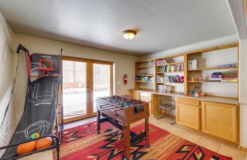 Angel Fire Casa | Angel Fire Townhome with Hot Tub 2 Mi to Ski Resort