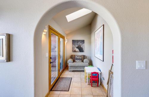 Angel Fire Casa | Angel Fire Townhome with Hot Tub 2 Mi to Ski Resort