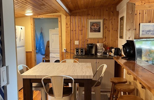 Borden-Carleton Cabaña | Angela’s Cottage by the sea- steps away from private beach!